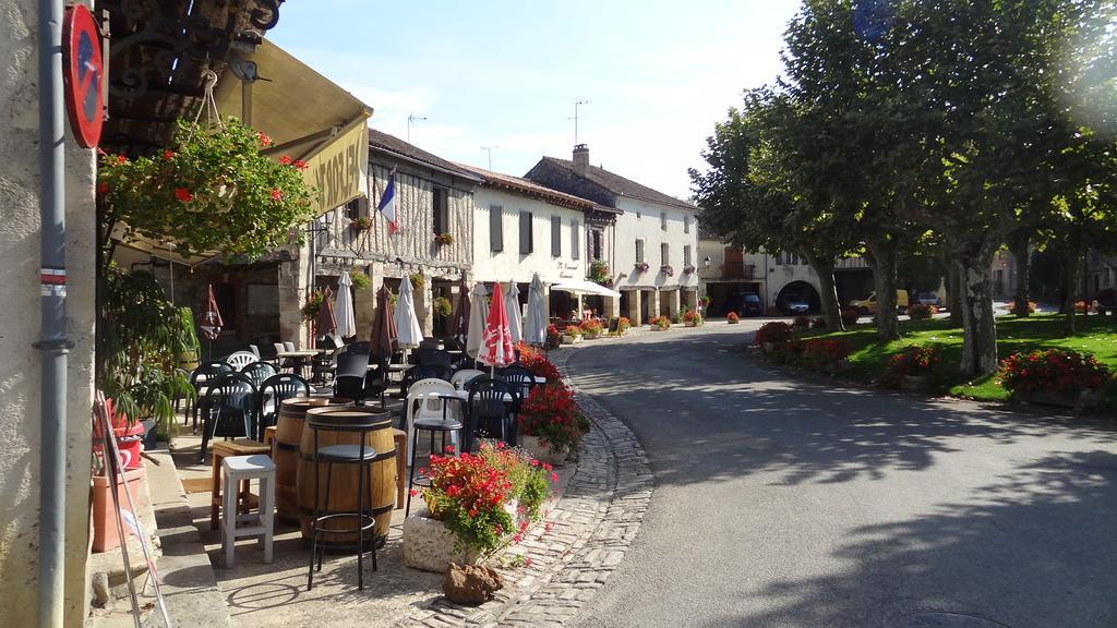 Les Hirondelles Fourcès Exterior foto