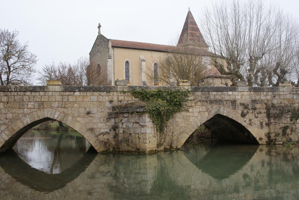Les Hirondelles Fourcès Exterior foto