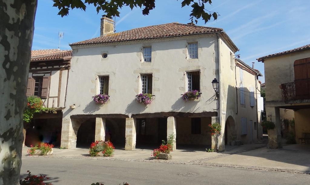Les Hirondelles Fourcès Exterior foto