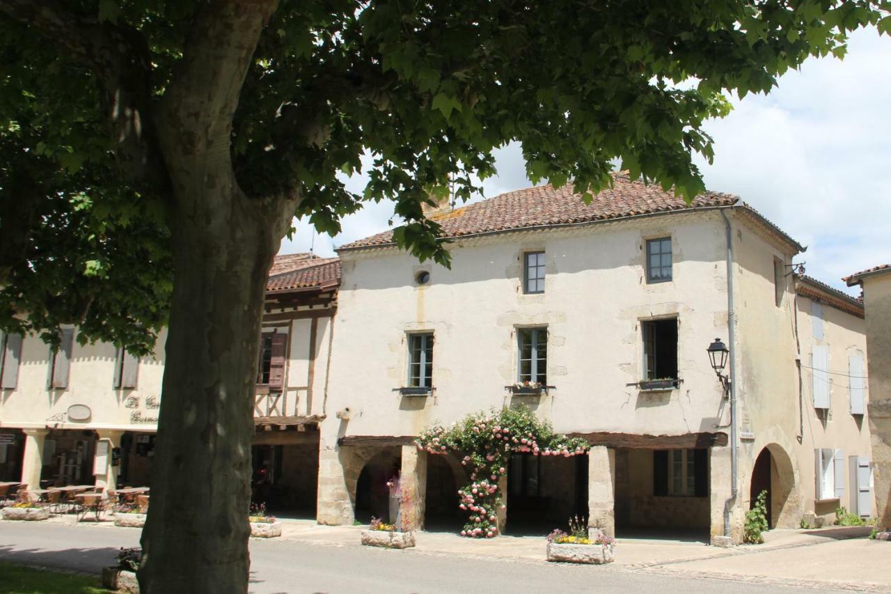 Les Hirondelles Fourcès Exterior foto